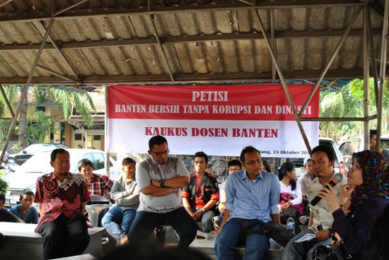 Atut Dapat Desakan Mundur dari Kalangan Akademisi Banten