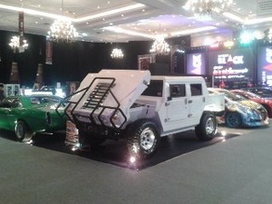 100 Mobil Modifikasi Adu Kuat di Jakarta