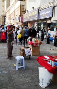 Jamaah haji memadati pasar murah yang terletak di Jeddah, Arab Saudi.