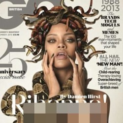 Wow, Rihanna Berpose Topless dengan Kepala Penuh Ular