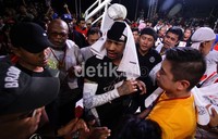 Mereka itulah yang melawan streetballer AS serta Iverson yang juga bermain streetball sebelum memasuki dunia basket konvensional.     