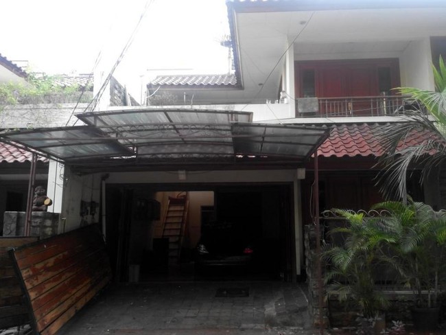 Mobil Mewah Hingga Pagar Adiguna yang Dirusak Si Cantik Floren