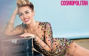 Miley Cyrus Curhat Punya Banyak Haters Pasca Joget Sambil Julurkan Lidah