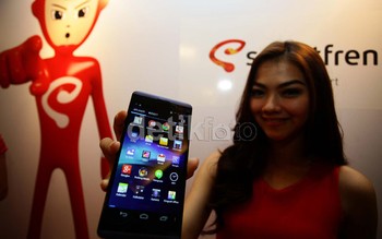     Andromax Z dikemas dengan 5.5 inch dan processor quad core 1.5 GHz.