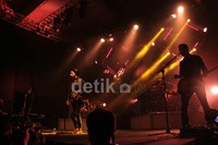 Grup band rock alternative One Republic mendapatkan giliran kedua memanaskan panggung utama Guinness Arthur's Day 2013. (Asep/detikHOT)