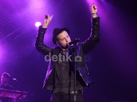 Terima kasih. Tidak mudah berada di tempat yang sangat jauh dari rumah. Tapi kalian sangat ramah, sapa Ryan Tedder sang vokalis. (Asep/detikHOT)