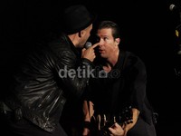 Lagu 'Secrets' dan 'Apologize' berhasil membuat ribuan penonton Guinness Arthur's Day bernyanyi tiada henti. (Asep/detikHOT)