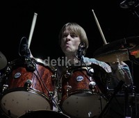 Menepati janjinya, sebuah lagu baru yang belum pernah rilis sebelumnya, 'Klassen' pun dibawakan oleh band asal Denmark yang terbentuk tahun 1994 itu. (Asep/detikHOT)