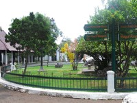 Keraton Kasepuhan namanya. Keraton ini memiliki luas 25 hektar. Di dalamnya terdapat bangunan yang indah dan penuh sejarah (Tara/detikTravel)