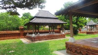 Saat pertama masuk ke dalam komplek keraton, para pengunjung akan disambut oleh pendopo. Pendopo ini biasa digunakan untuk bermain gamelan (Tara/detikTravel)