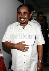 Luthfi Hasan meninggalkan ruang sidang seusai mendengarkan keterangan saksi. Lamhot Aritonang/detikFoto.