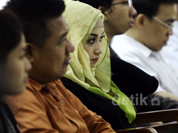 Sefti Bersaksi untuk Luthfi Hasan