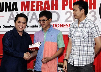 Taruna Merah Putih Beri Award Tokoh Muda Berprestasi