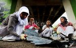 Siswa SMK Belajar Membuat Wayang