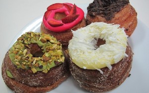 Cronut dari 3 Bakery Ternama di Jakarta, Mana yang Paling Legit Crunchy?