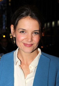 Katie Holmes lebih dulu mengenakan blazer tersebut di acara Manhattan Theater Club’s ‘The Other Place’ Broadway opening night di New York pada Januari lalu. Bruce Glikas/Getty Images.     