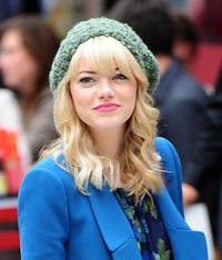 Sedangkan aktris Emma Stone baru mengenakan blazer tersebut saat syuting 'The Amazing Spiderman-Man 2' di New York, pada bulan Mei lalu. Alo Ceballos/Getty Images.     