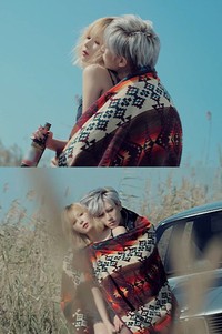 HyunA duduk di pangkuan Hyunseung. (Cube Entertainment)