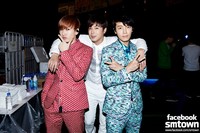 Yunho 'TVXQ' berpose dengan EunHae. (SME)