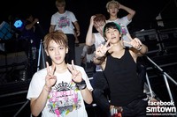 Donghae, Baekhyun, Lay, Sehun, dan Sungmin usai tampil menghibur fans di Jepang. (SME)