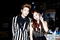 Henry 'SuJu-M' dan Tiffany 'SNSD' berpose bersama. (SME)