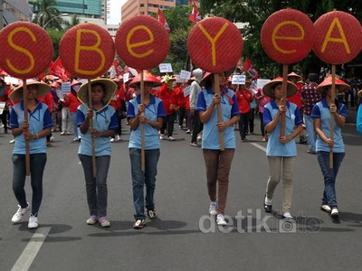 Buruh Demo, Sebut Esbeye Alay