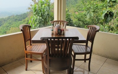 Steak Murah Meriah di Rumah Makan Atas Bukit