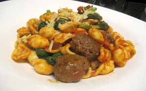 Fresco Restaurant: Menikmati Orecchiette Con Polpette Ditemani Semilir Angin