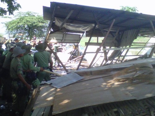 Pemukiman di Kanal Banjir Barat Semarang Dibongkar Paksa, Warga Pasrah