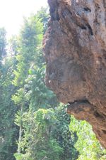 Penampakan Tebing Berwajah Manusia di Raja Ampat