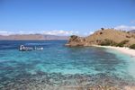 Uniknya Pantai Pink di Pulau Komodo