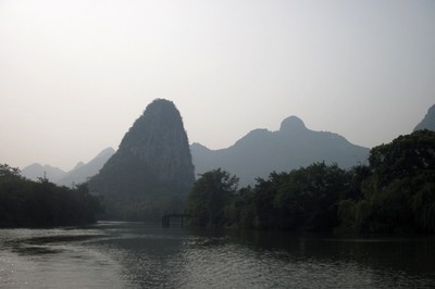 Menyusuri Sungai Bersejarah di Guilin