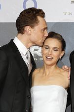 Cantik Bergaun Putih Natalie Portman