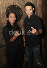 Tak kalah dari sang istri, Darius bersama band-nya, D'Bandhits juga meluncurkan album yang berjudul 'No Limit'. Gus Mun/detikHOT.