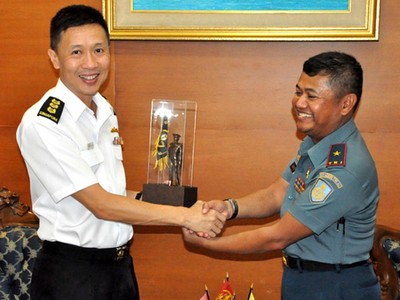 Wagub AAL Terima Dan Kolat Maritim Singapura