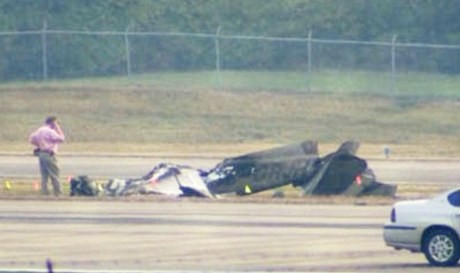 Pesawat Cessna Jatuh dan Terbakar di Bandara AS Tapi Tak Ada yang Tahu