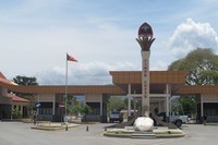 Inilah kantor imigrasi Timor Leste. Letaknya tak jauh dari gerbang resmi perbatasan (Sastri/detikTravel)