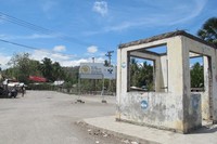 Turis hanya diperbolehkan masuk sampai benteng peninggalan Portugis, tepat saat jalan bercabang jadi tiga (Sastri/detikTravel)