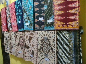 Oleh-oleh Unik! Batik dari Kulit Jengkol di Cirebon