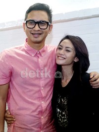 Lembu dan Masayu tak segan-segan memamerkan kemesraan mereka di depan kamera.