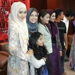 Serunya Diskusi Film 99 Cahaya di Langit Eropa