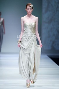 Jakarta, Indonesia - 08 Oktober. Liliana Lim Heaven Breaks at Sceeno Exhibition Hall Lt.3. 08 Oktober 2013. Gandaria City. Jakarta. [Foto: Mohammad Abduh/Wolipop]