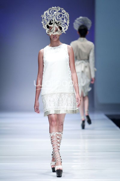 Jakarta, Indonesia - 08 Oktober 2013. Balijava by Denny Wirawan La Mer et du Solid at Sceeno Exhibition Hall Lt.3. Gandaria City. Jakarta Selatan. [Foto: Mohammad Abduh/Wolipop]