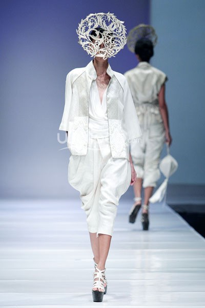 Jakarta, Indonesia - 08 Oktober 2013. Balijava by Denny Wirawan La Mer et du Solid at Sceeno Exhibition Hall Lt.3. Gandaria City. Jakarta Selatan. [Foto: Mohammad Abduh/Wolipop]