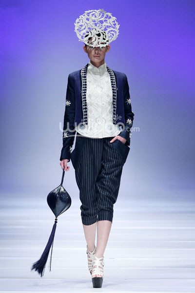 Jakarta, Indonesia - 08 Oktober 2013. Balijava by Denny Wirawan La Mer et du Solid at Sceeno Exhibition Hall Lt.3. Gandaria City. Jakarta Selatan. [Foto: Mohammad Abduh/Wolipop]