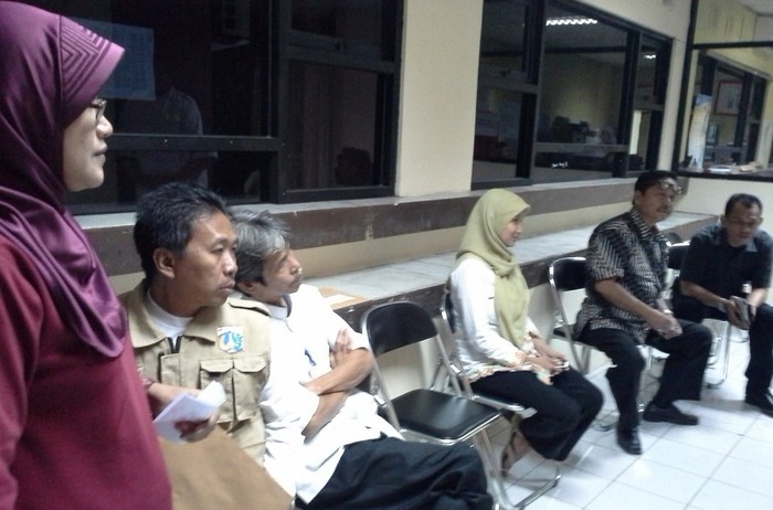 Asyiknya Warga Pondok Indah Dilayani Kelurahan di Malam Hari