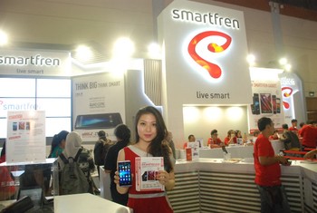    Mulai dari Smartfren Andromax U2, Andromax T, Andromax Tab 8.0 hingga yang terbaru Andromax Z, serta beberapa USB Modem Rev B yang ditawarkan dengan harga terjangkau dalam paket data Smartplan.