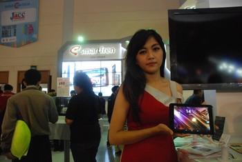     Andromax U2 yang mengandalkan fitur unggulan audio besutan Dolby ditawarkan dengan harga Rp 1.870.000. Sedangkan Andromax T dengan desain super slim dibanderol Rp 1.799.000.