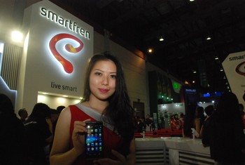 Untuk Andromax Tab 8.0 yang dirancang untuk mendukung aktivitas kaum urban ditawarkan dengan harga Rp 2.350.000. Sementara, Andromax Z dengan layar 5,5 inch dan prosesor quad core dibanderol Rp 2.799.000.