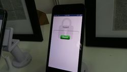 SMS Anti Sadap Bobol, Diganti Rp 1,3 Miliar!
